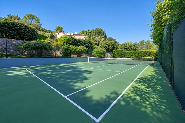 Le court de tennis