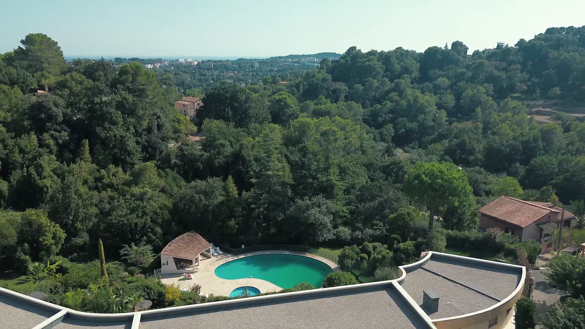 Villa sur les hauteurs, Vallée et piscine