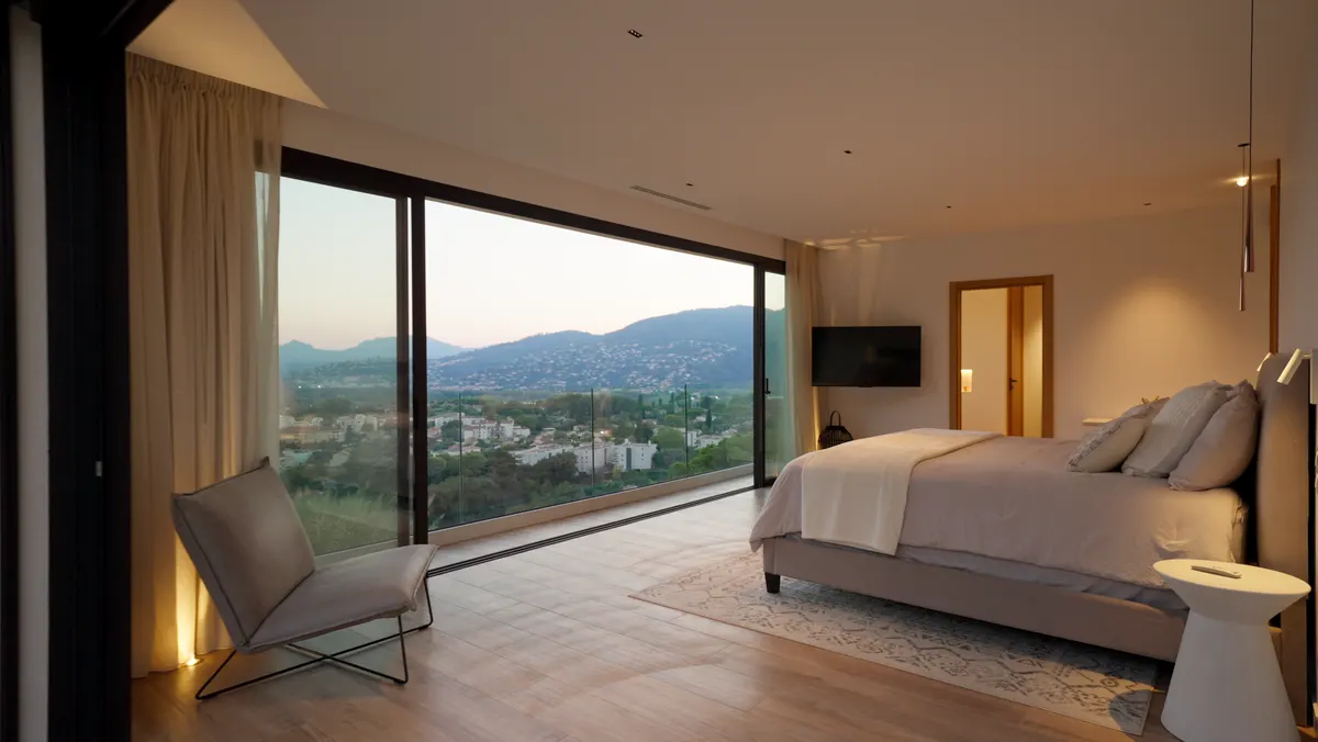 Mougins, Chambre ouverte sur la vallée